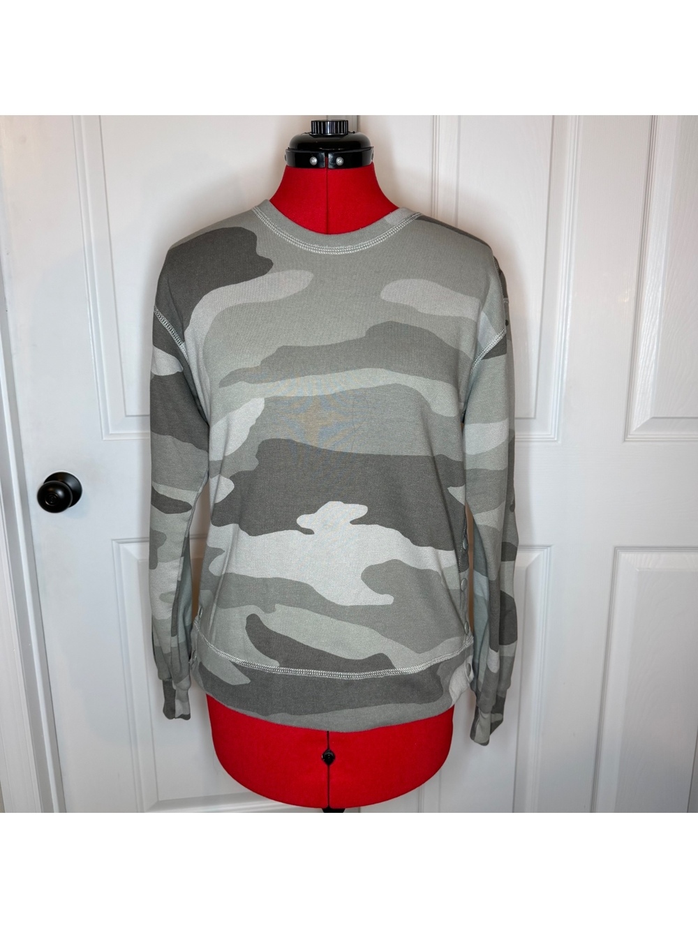 Abercrombie & Fitch Soft A&F Green Camo Crewneck Sweatshirt Snap Sides Women S